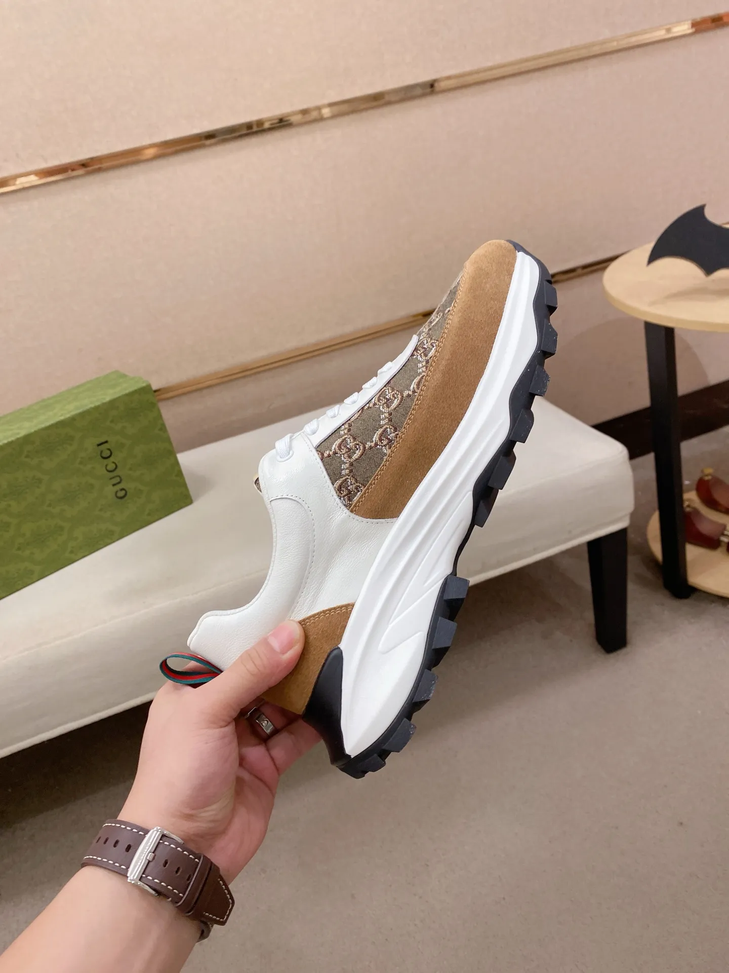 Men's clothing and shoes💰:462💰 (GUCCI) The latest model from the official website🎁🎁Casual and fashionable men's shoes👟, hot style💥The version is simple and elegant, exclusive for trendy men. The unique latest brand elements from the official website👑Original Gucci decoration, fashionable and generous, the fabric is original cowhide ✅Mesh breathable lining, the official website specifies wear-resistant casual outsole, the classic model is taken in kind at the counter🎬38-44 (can be customized for 45 non-refundable)